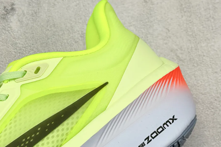 Nike Zoom Fly 6 Lightweight Running Shoes with Flyknit Material