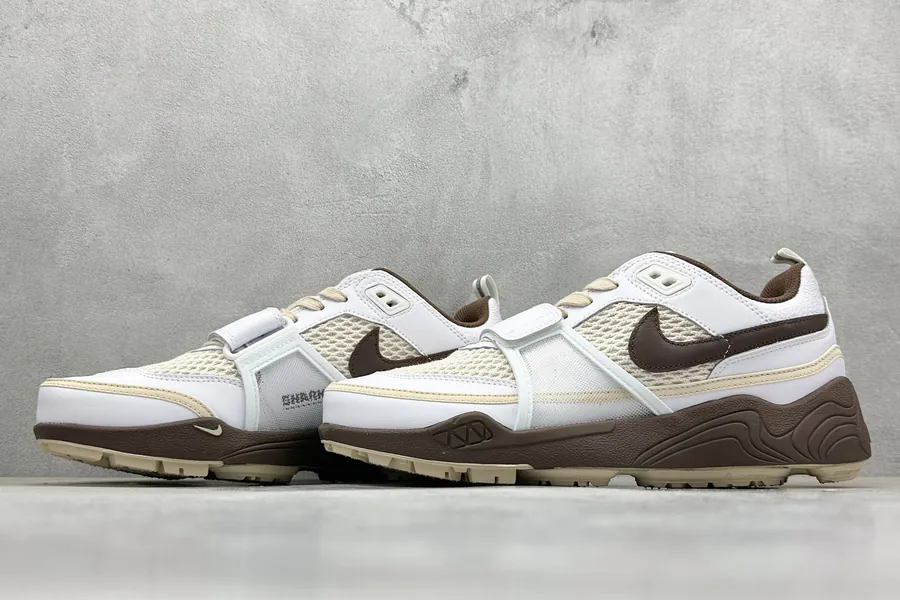 Travis Scott x Nike Zoom Field Jaxx Light Chocolate Sneaker
