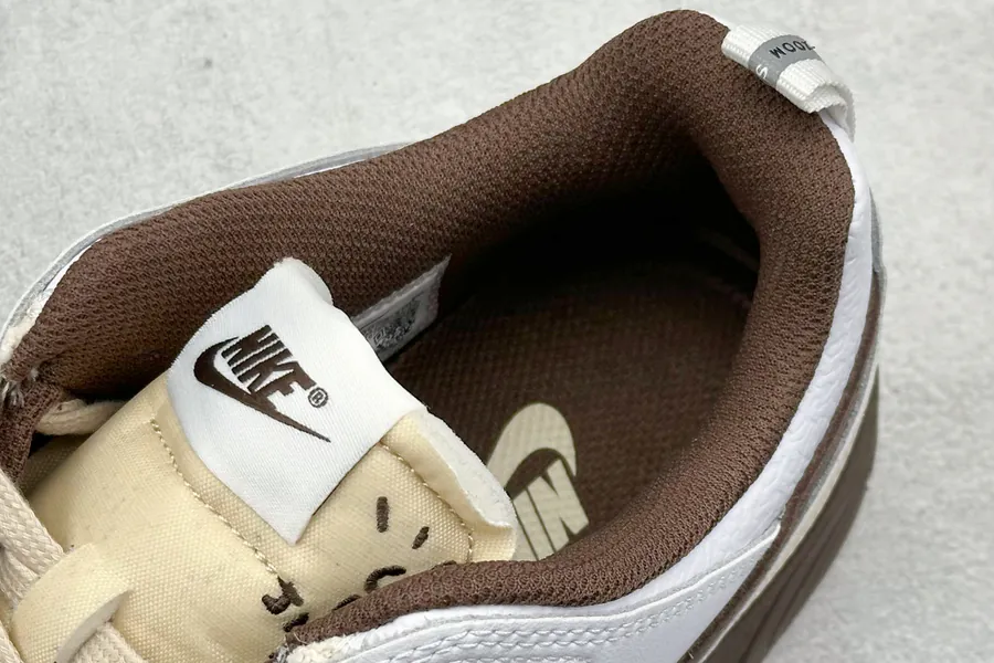 Travis Scott x Nike Zoom Field Jaxx Light Chocolate Sneaker