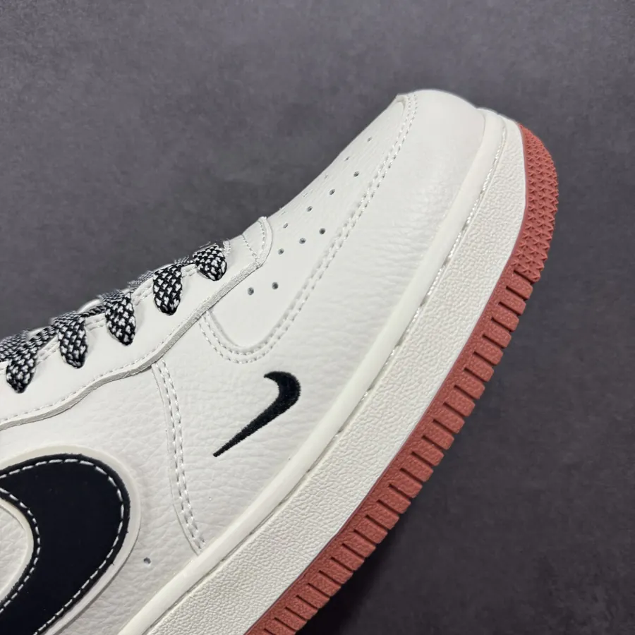 Nike Air Force 1 07 Low Premium Edition