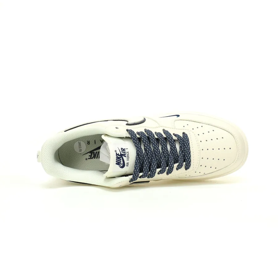 Air Force 1 '07 8 Low Premium Classic Low Top Sneaker
