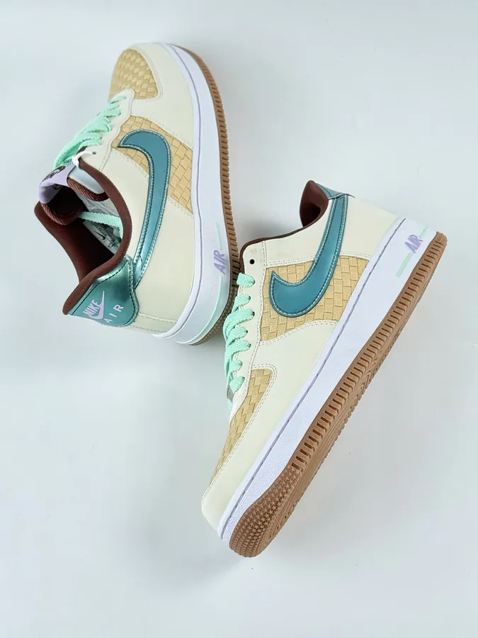 Nike Air Force 1 Low 07 Vintage Style Low Top Sneaker