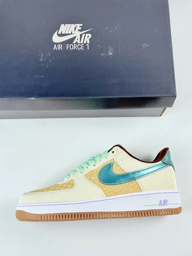 Nike Air Force 1 Low 07 Vintage Style Low Top Sneaker