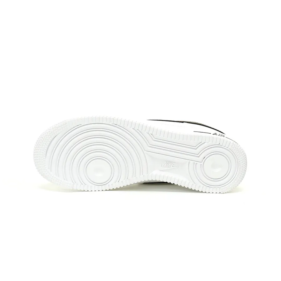 AF1 07 Low Classic Low Sneaker in Grained Calfskin