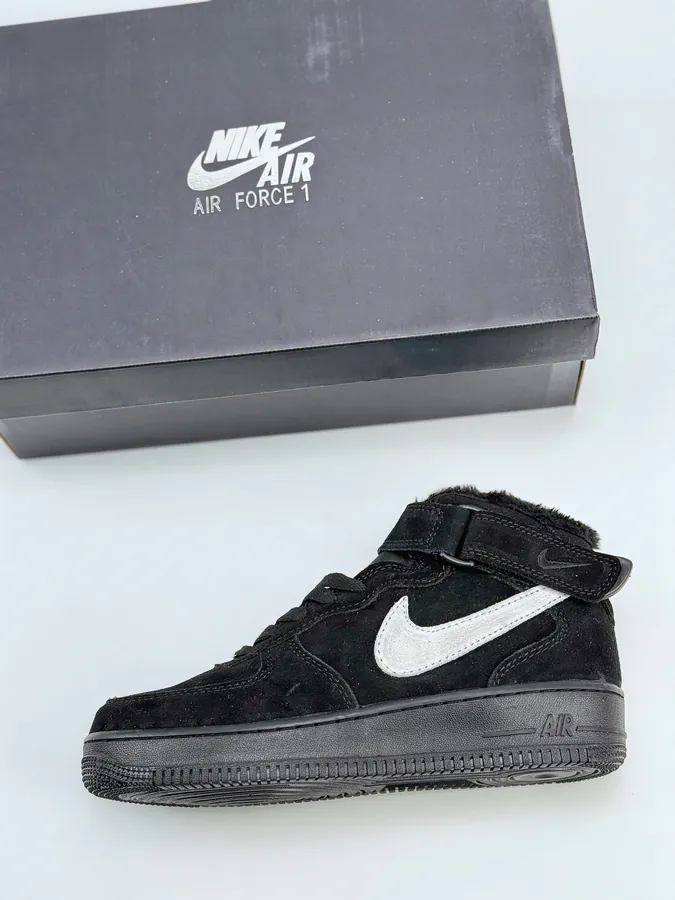 Nike Air Force 1 Mid 07 Classic Mid Sneaker