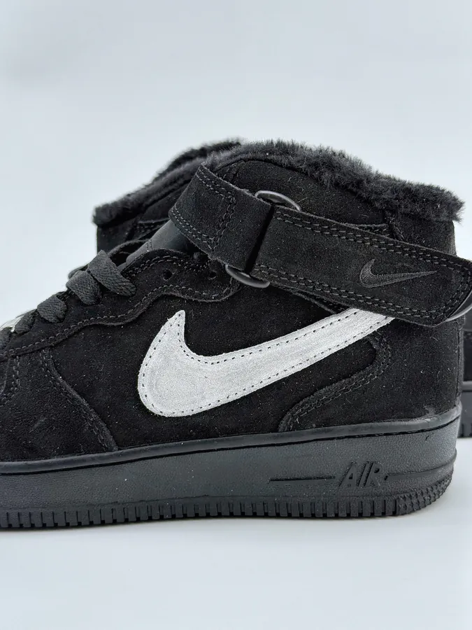 Nike Air Force 1 Mid 07 Classic Mid Sneaker