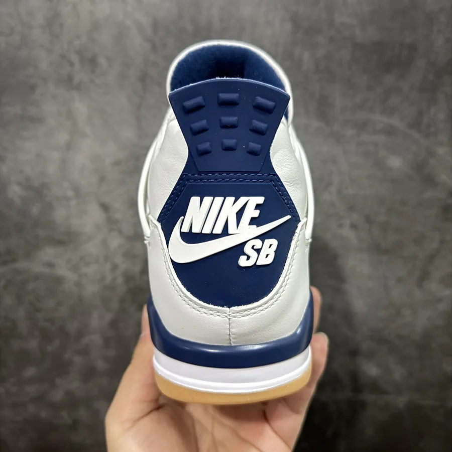 OG520540 Air Jordan AJ4 x Nike SB 联名海军蓝 白蓝