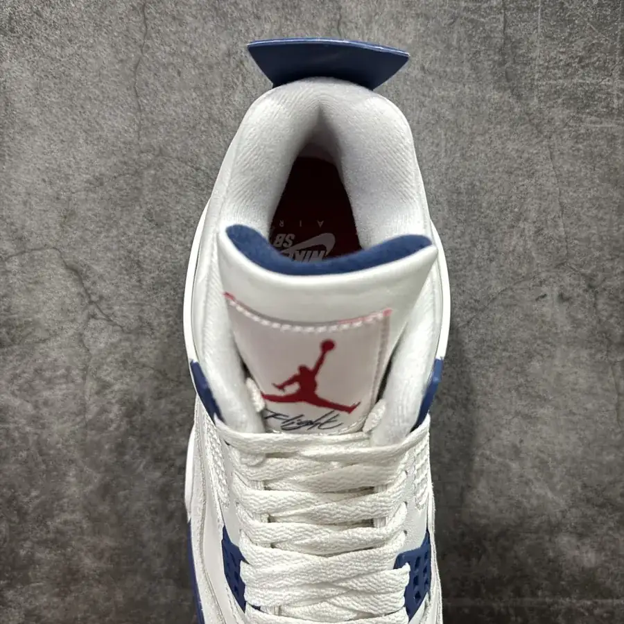 OG520540 Air Jordan AJ4 x Nike SB 联名海军蓝 白蓝