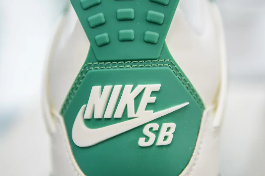 Nike SB x Jordan Air Jordan 4 'Pine Green' Retro Basketball Shoes