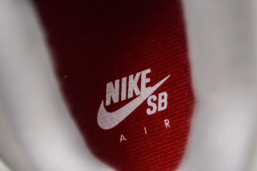 Nike SB x Jordan Air Jordan 4 'Pine Green' Retro Basketball Shoes