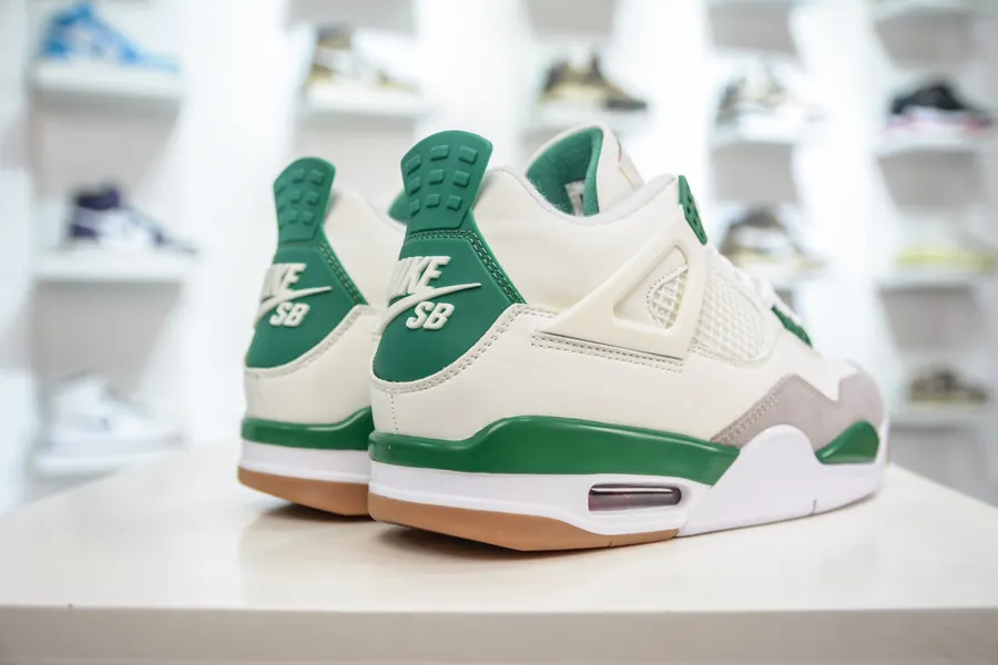 Nike SB x Jordan Air Jordan 4 'Pine Green' Retro Basketball Shoe