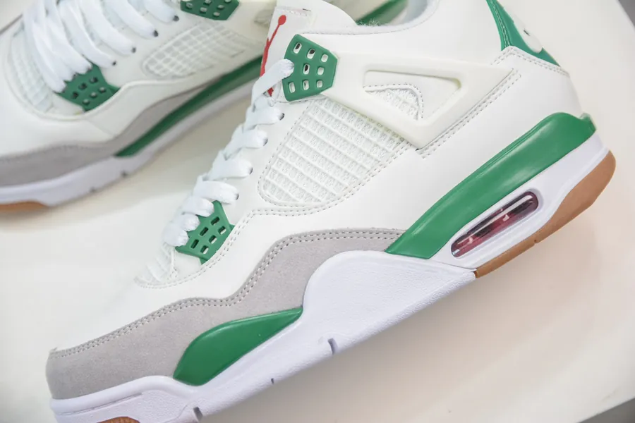 Nike SB x Jordan Air Jordan 4 'Pine Green' Retro Basketball Shoe