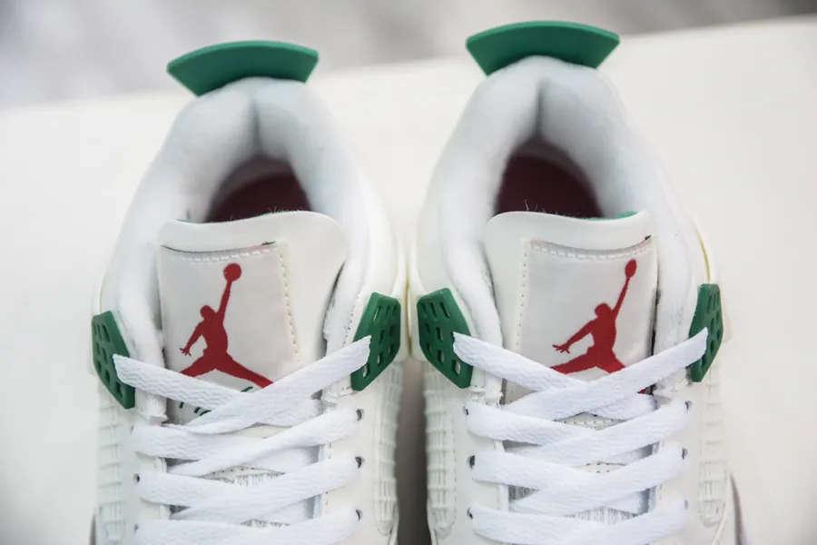 Nike SB x Jordan Air Jordan 4 'Pine Green' Retro Basketball Shoe