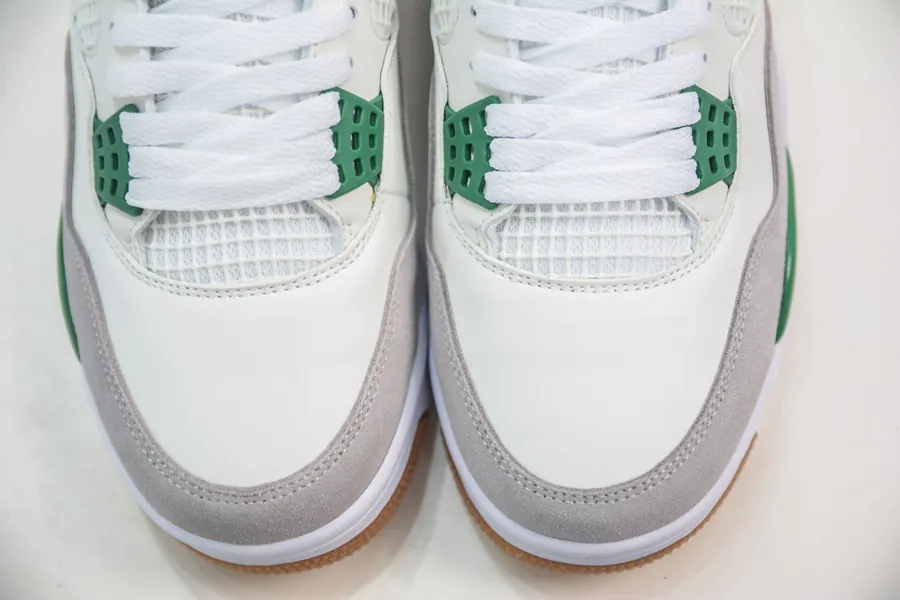 Nike SB x Jordan Air Jordan 4 'Pine Green' Retro Basketball Shoe