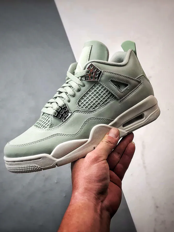 Air Jordan 4 'Ssafoam' in Mint Green