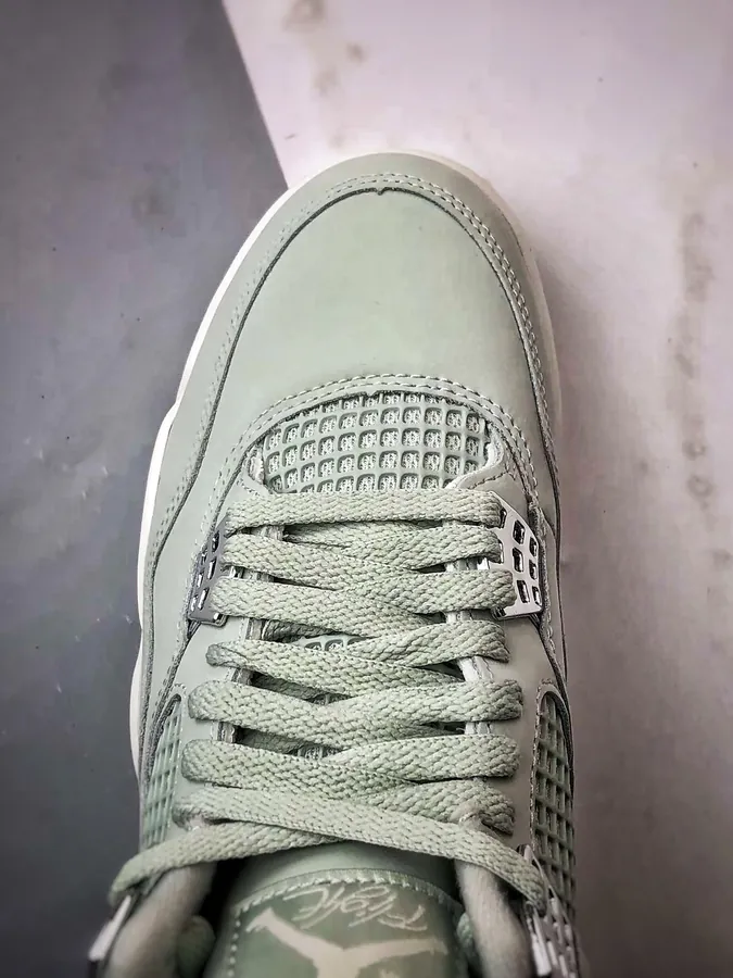 Air Jordan 4 'Ssafoam' in Mint Green