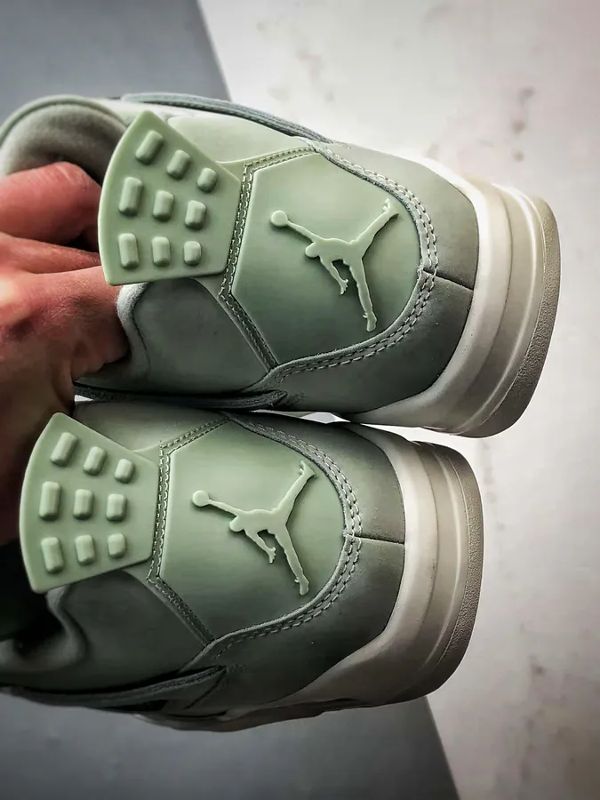 Air Jordan 4 'Ssafoam' in Mint Green