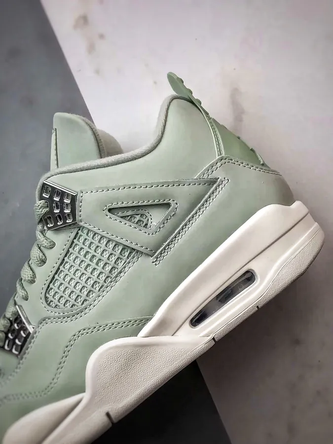 Air Jordan 4 'Ssafoam' in Mint Green