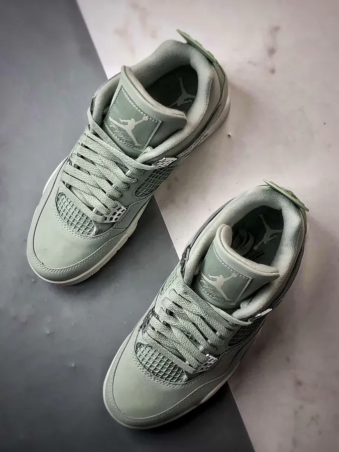 Air Jordan 4 'Ssafoam' in Mint Green