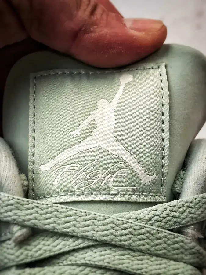 Air Jordan 4 'Ssafoam' in Mint Green