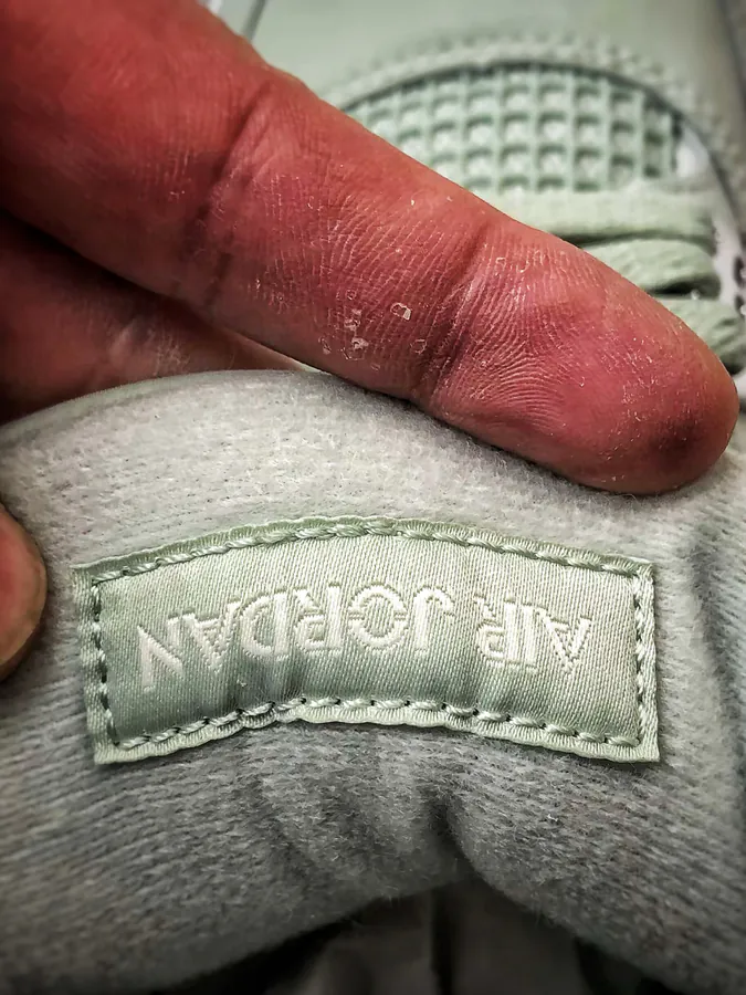 Air Jordan 4 'Ssafoam' in Mint Green