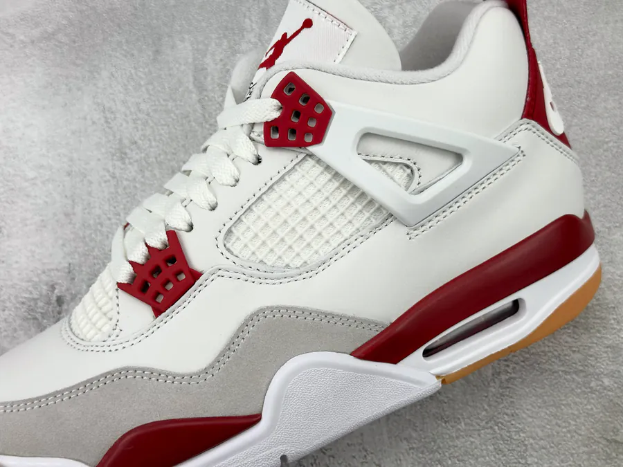 Nike SB x Jordan Air Jordan 4 Varsity Red