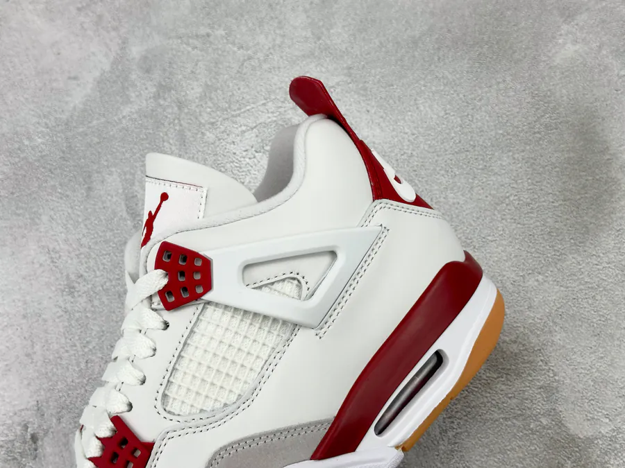 Nike SB x Jordan Air Jordan 4 Varsity Red