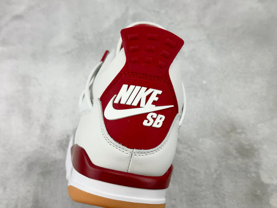 Nike SB x Jordan Air Jordan 4 Varsity Red