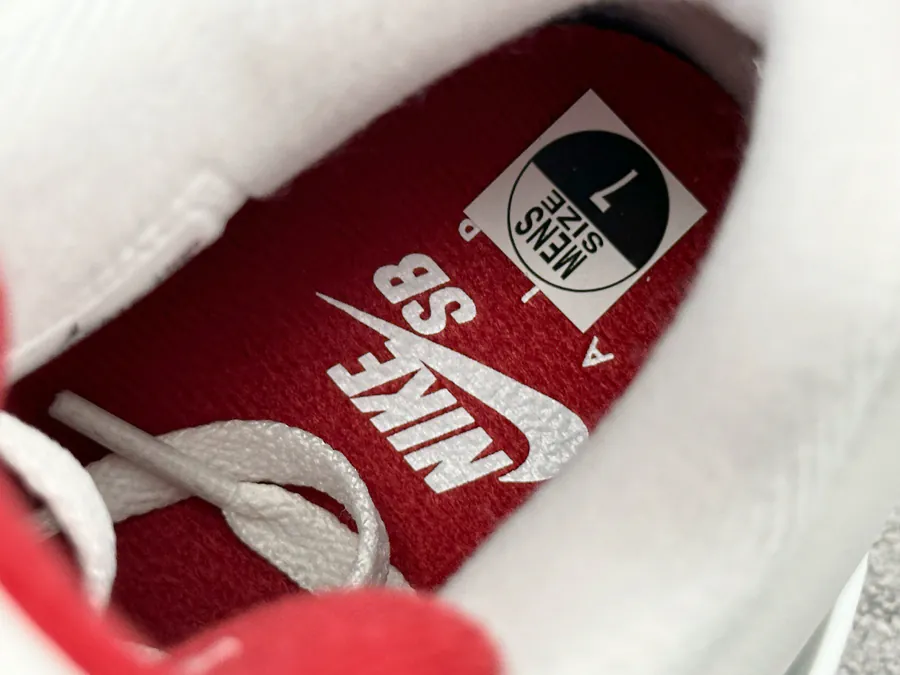 Nike SB x Jordan Air Jordan 4 Varsity Red