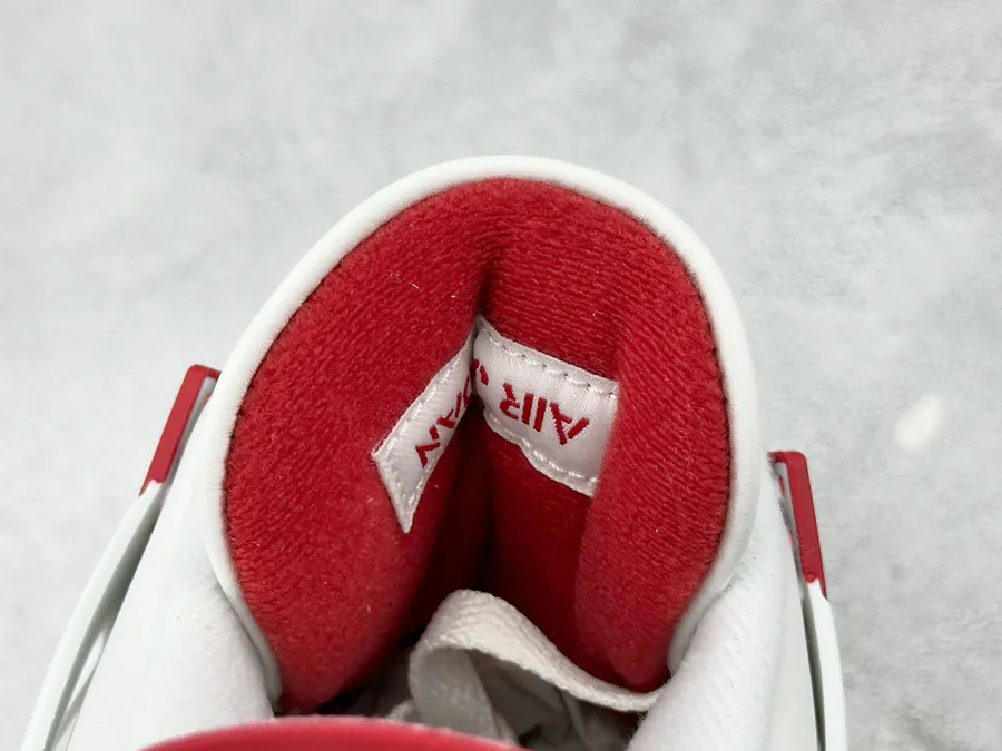 Nike SB x Jordan Air Jordan 4 Varsity Red