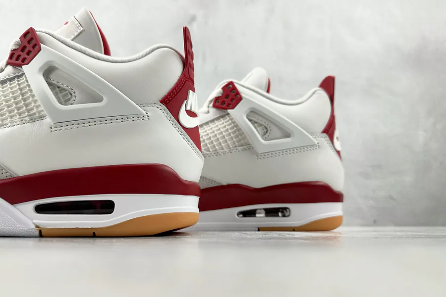 Nike SB x Jordan Air Jordan 4 Varsity Red