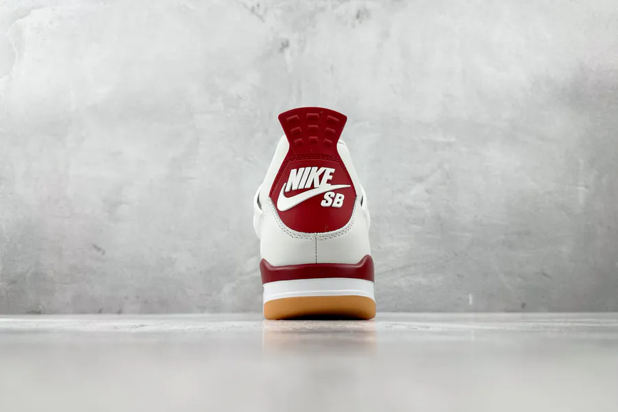 Nike SB x Jordan Air Jordan 4 Varsity Red