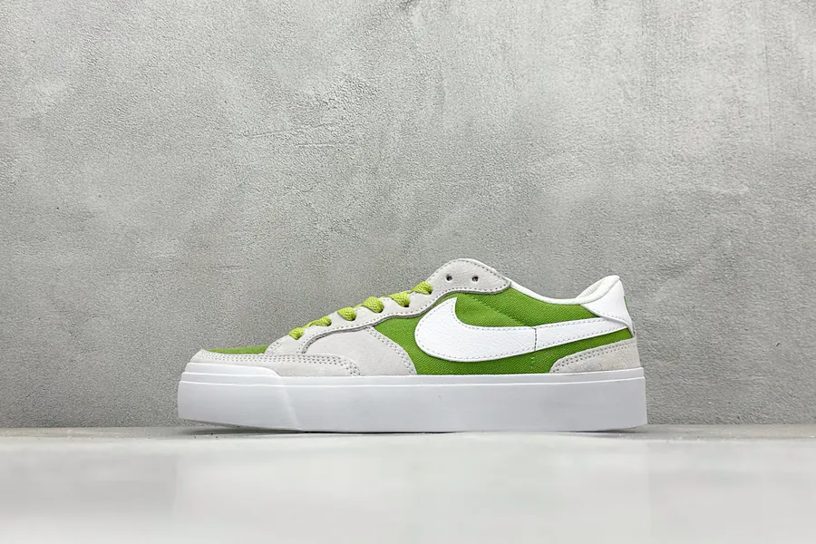 Nike SB Zoom Pogo Plus Vintage Style Low Top Sneaker