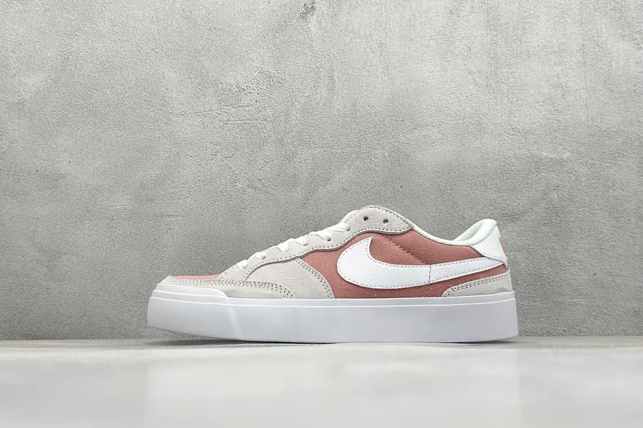 Nike SB Zoom Pogo Plus Vintage Style Low Top Sneaker
