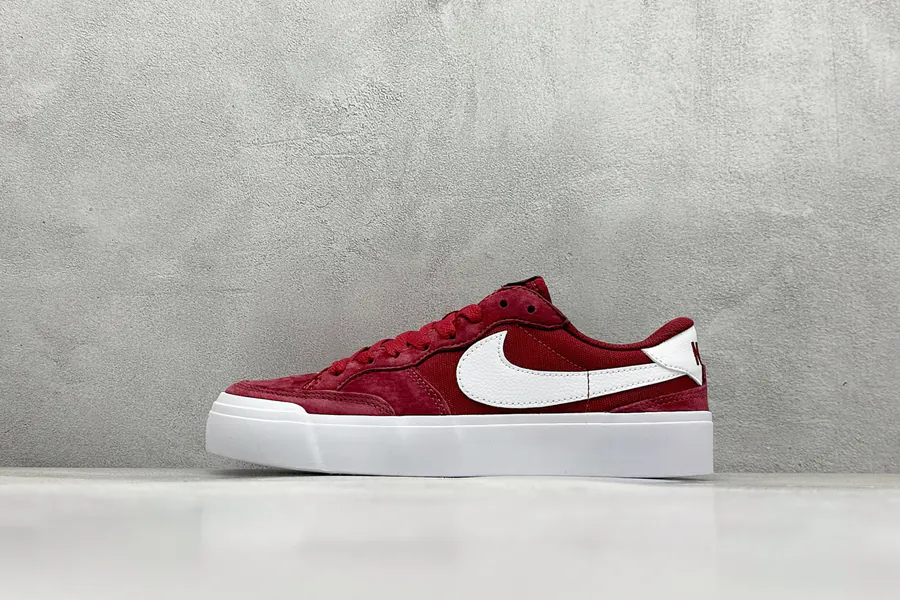 Nike SB Zoom Pogo Plus Vintage Style Low Top Sneaker