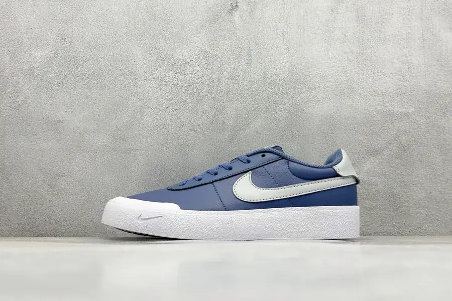 Nike Court SHOT Low Top Sneaker