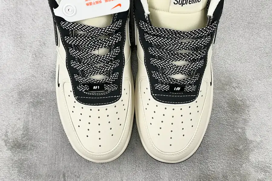 Nike Air Force 107 Supreme Collaboration