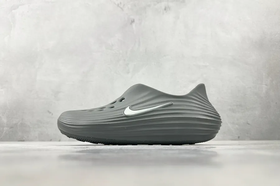 Nike ReactX Rejuven8 in Gray