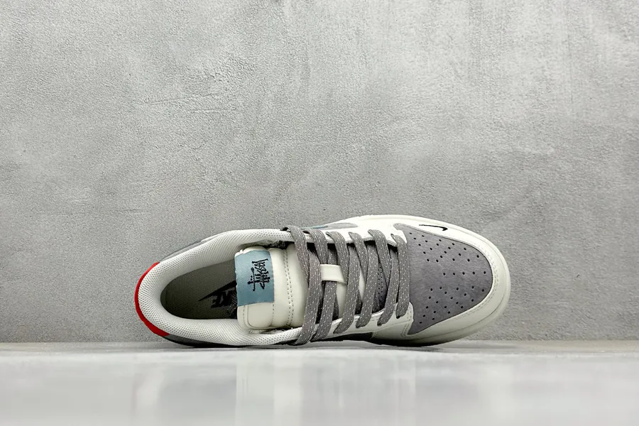 Nike SB Dunk Low x Stussy OG Edition
