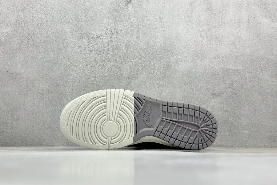 Nike SB Dunk Low x Stussy OG Edition