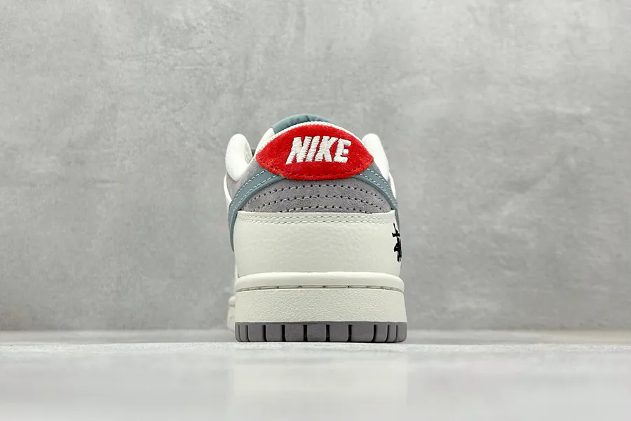 Nike SB Dunk Low x Stussy OG Edition