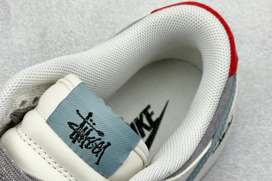 Nike SB Dunk Low x Stussy OG Edition