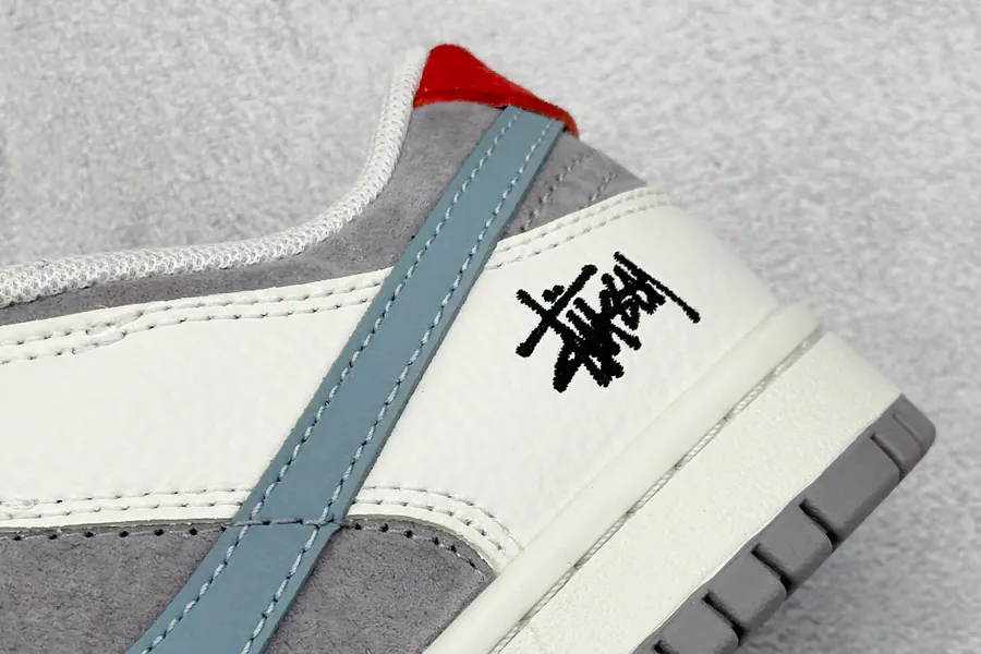 Nike SB Dunk Low x Stussy OG Edition