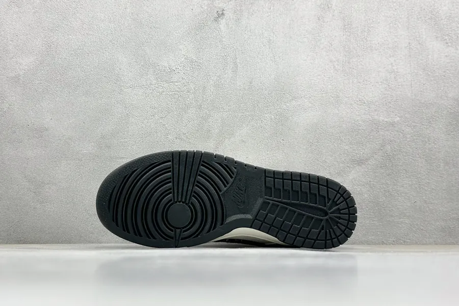 SC Version Nike SB Dunk Low LV Collaboration Black Denim Low Top Sneaker