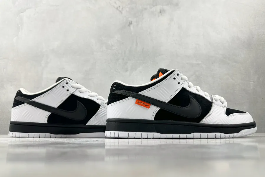 TIGHTBOOTH x Nike Dunk SB Low