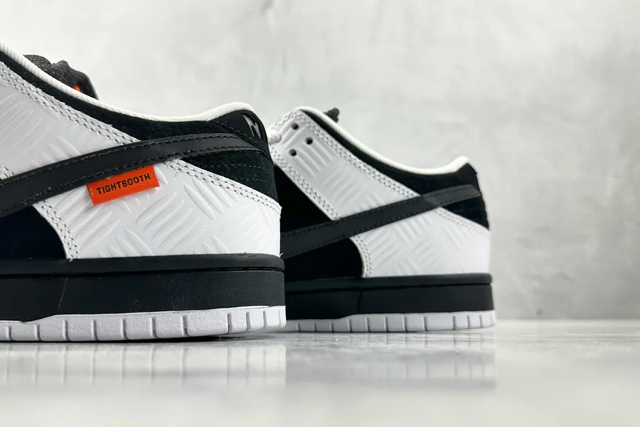 TIGHTBOOTH x Nike Dunk SB Low