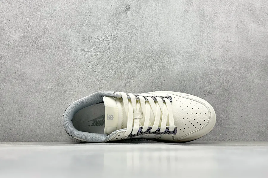Nike SB Dunk Low x BURBERRY White Grey Small Chevron