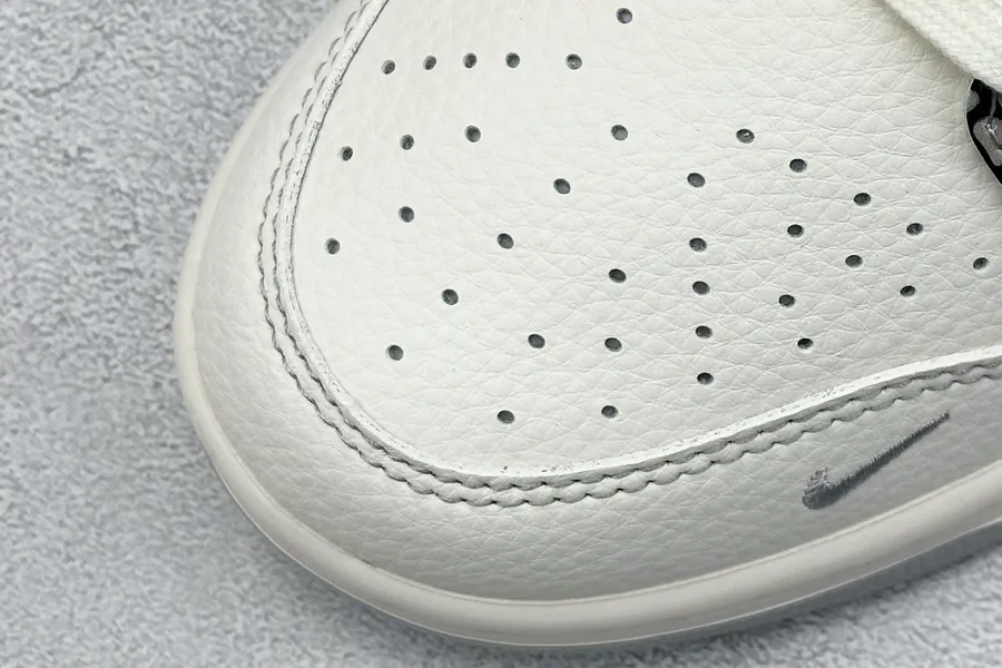 Nike SB Dunk Low x BURBERRY White Grey Small Chevron