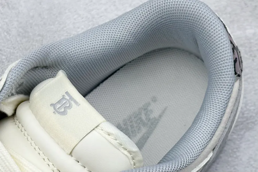 Nike SB Dunk Low x BURBERRY White Grey Small Chevron