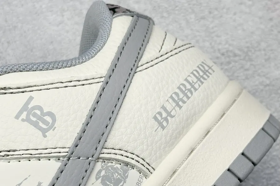Nike SB Dunk Low x BURBERRY White Grey Small Chevron